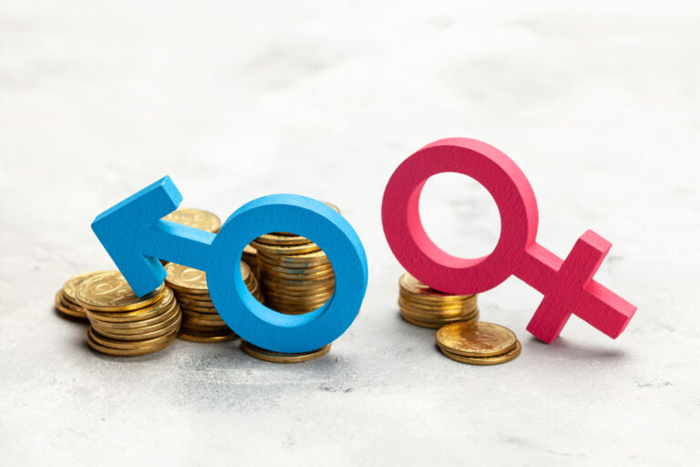 Gender Pay Gap illustriert mit Münzen und männlich / weiblich Symbol